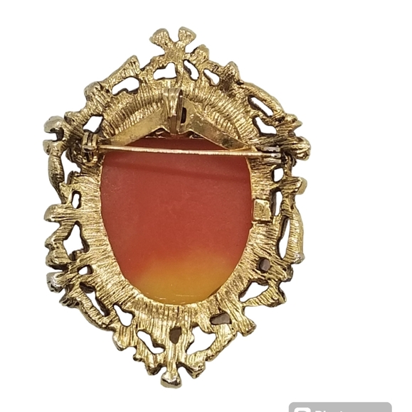 VINTAGE VICTORIAN REVIVAL CAMEO GIRL WEARING CHAIN NECKLACE BROOCH/ PENDANT - Picture 4 of 4